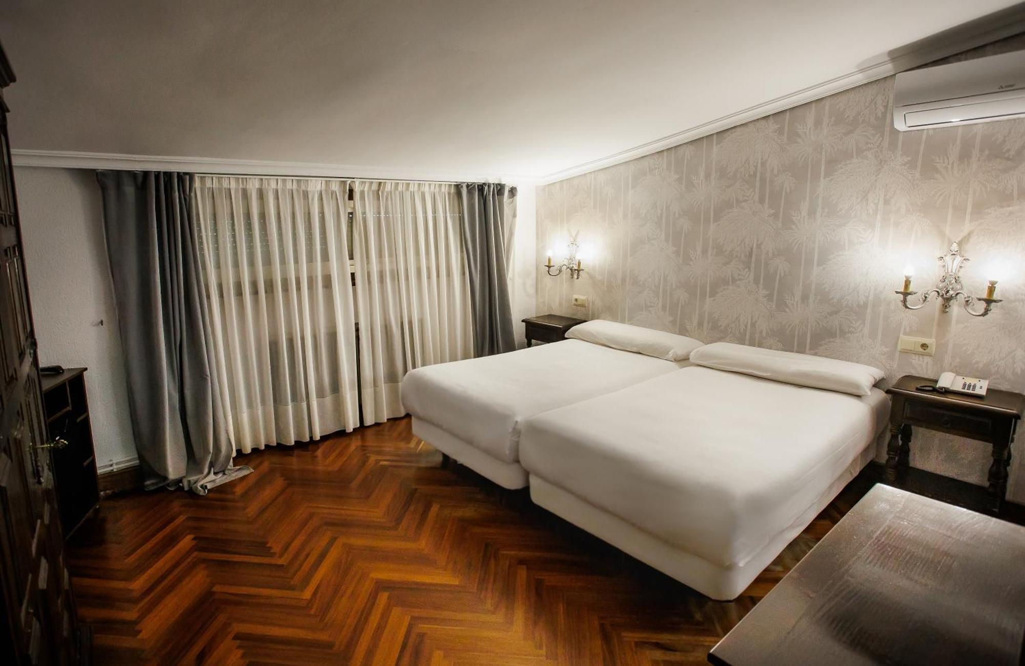 Hotel Conde Rodrigo 2 4*